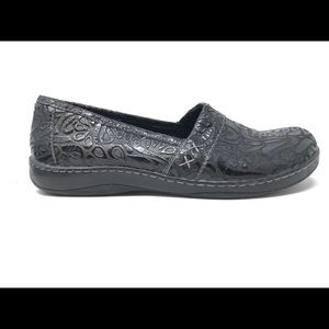 Born floral slip on flats size 11M